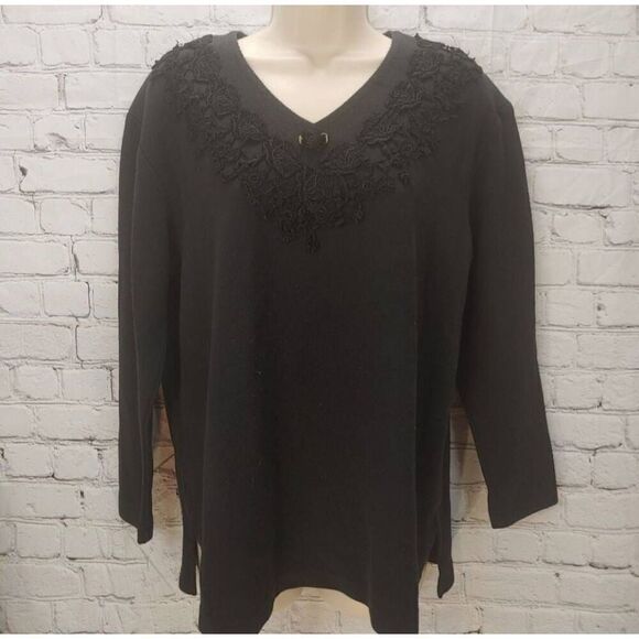 Teddi VINTAGE Women's Size Large Black W/ Embroidered Applique Top. - Picture 1 of 6
